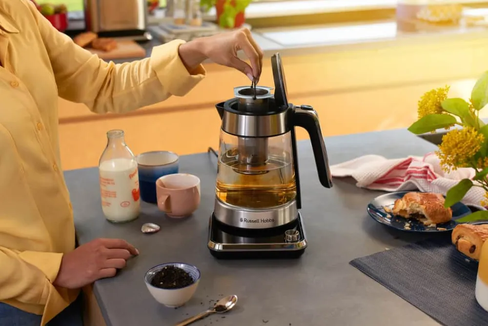 Russell Hobbs Attentiv Elkedel