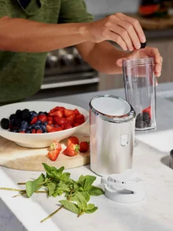 Outlet Cuisinart Cordless Compact Blender RPB100E