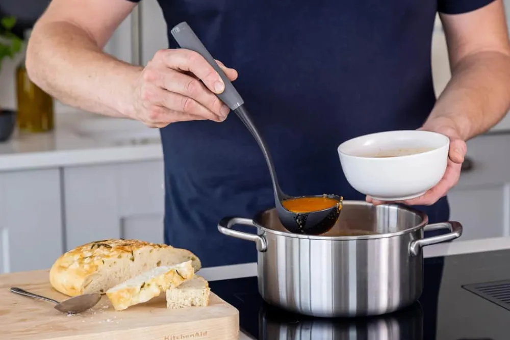 Clearance KitchenAid Coreline Soft Grip Suppeøser