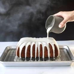 Best Nordic Ware Naturals Quarter Sheet med grillgitter